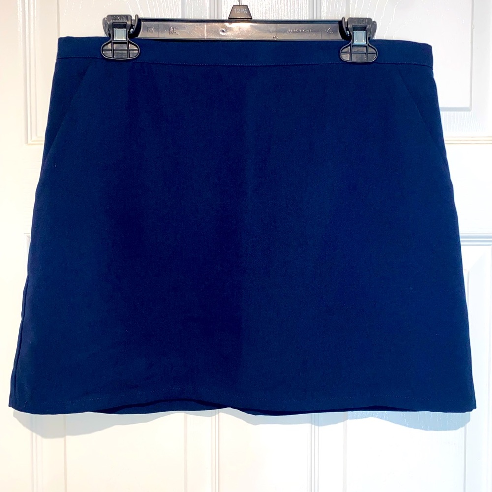 Forever 21 navy blue mini skirt. Size 29